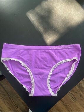 [Victoria's Secret] Violet Lace-Trim Hip hugger Panty
